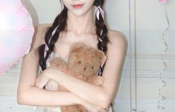 少女们的秘密基地，登录www.黑料，发现更多有趣的吃瓜线路吧！